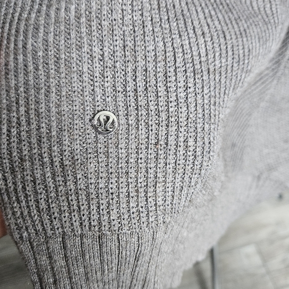 Lululemon Medium Grey Cozy Calling Turtleneck Sweater Size L - Picture 8 of 11